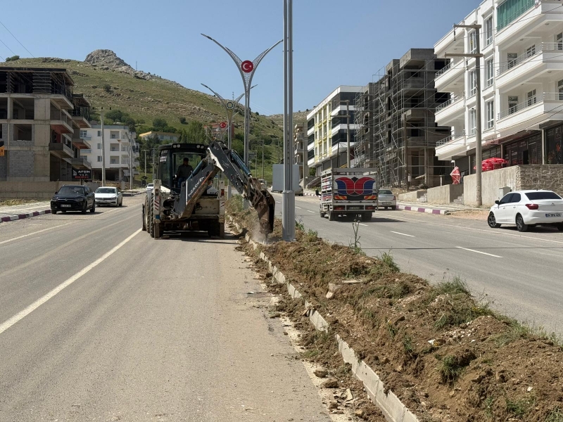 30’luk Caddede İlk Kez Otomatik Sulama Sistemli Peyzaj Çalışması