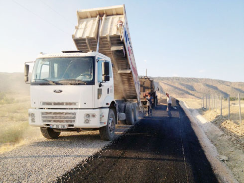 Dicle ilçesine 80 km'lik yol yapıldı