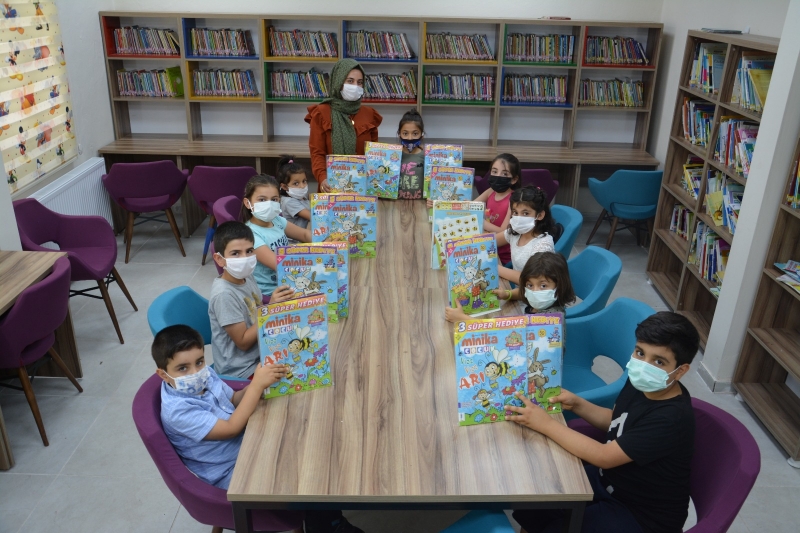 Anaokulu öğrencilerine etkinlik seti dağıtıldı