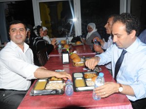 Başkanlar hasta yakınlarıyla iftardaydı