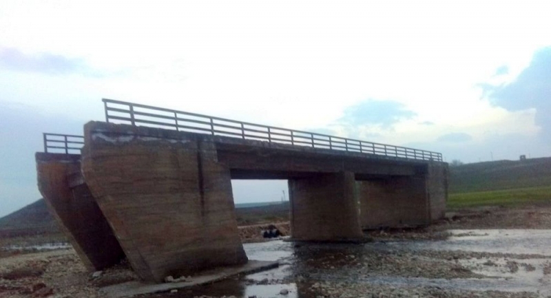 Bismil ile Savur arasında yapılan köprüye 24 yıldır yol bağlanmıyor