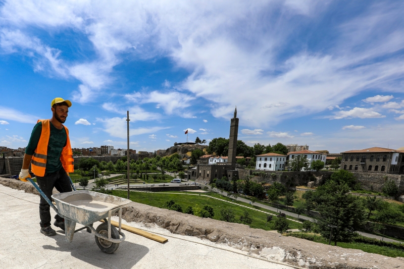 Büyükşehir, kentin çehresini değiştirecek projelere devam ediyor