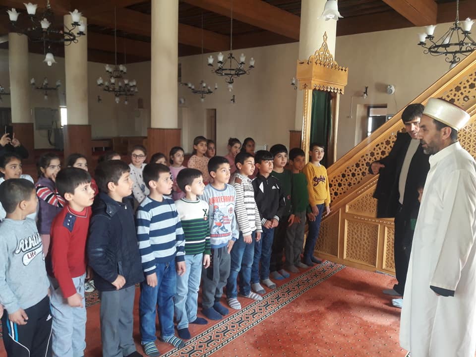 A–ğrencilerden camii ziyareti