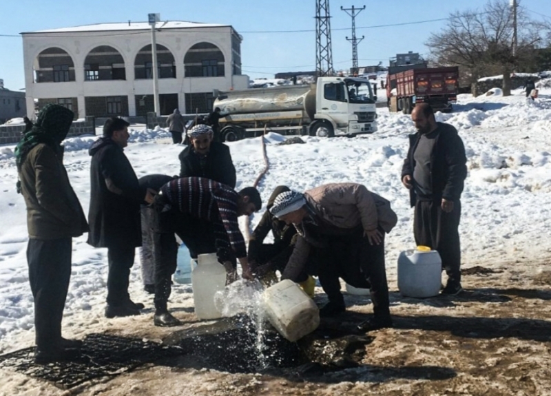 Çermikli besicilere tankerlerle su taşındı