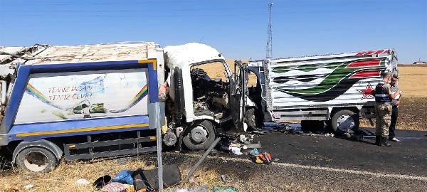 Çöp kamyonuyla kamyonet çarpıştı 2 ölü, 2 yaralı