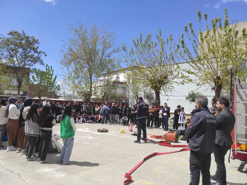 Deprem ve yangın tatbikatı yapıldı