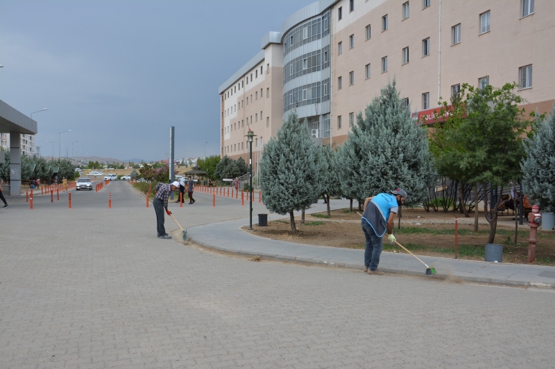 Dezenfeksiyon ve temizlik çalışmaları  sürüyor