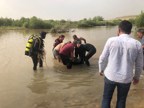 DİCLE NEHRİ'NDE KAYBOLMUŞTU, CANSIZ BEDENİ BULUNDU