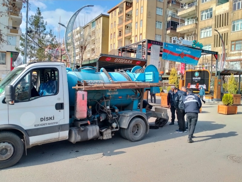 DİSKİ Sanat Sokağı yağmur suyu ızgaralarında detaylı temizlik çalışması yaptı 