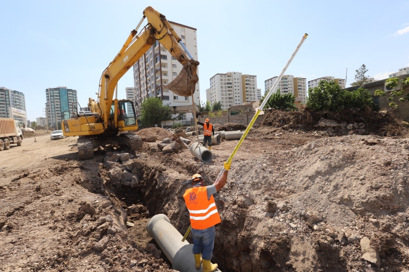 DİSKİ, yeni yerleşim yerlerine kanalizasyon ve yağmur suyu şebekesi döşüyor 