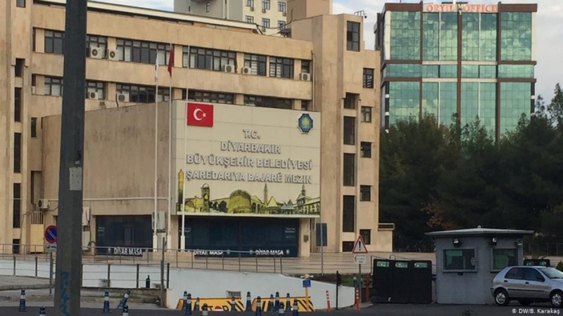 Diyarbakır’da 29 Memur Görevden Uzaklaştırıldı