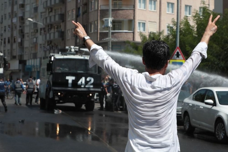 Diyarbakır’da kayyum protestosuna müdahale