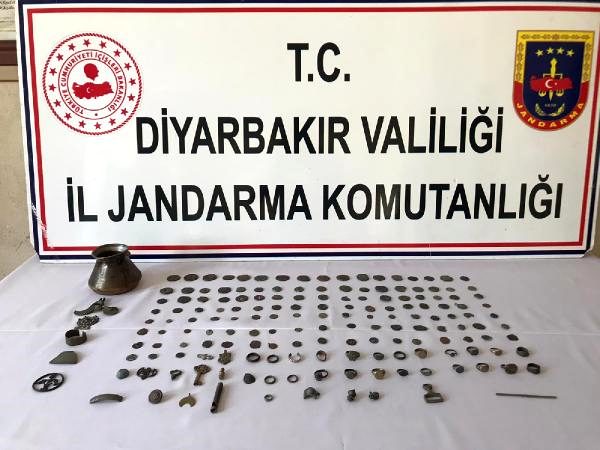Diyarbakır'da tarihi eser kaçakçısı 2 kişi suçüstü yakalandı