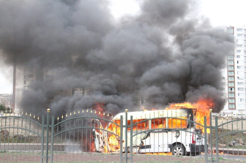 Diyarbakır’da Yolcu minibüsü yandı!