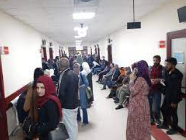 Diyarbakır'daki hastane koridorları ‘toplu taşımaları’ aratmıyor!
