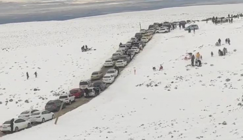 Diyarbakırlılar akın etti: 5 kilometrelik araç kuyruğu oluştu