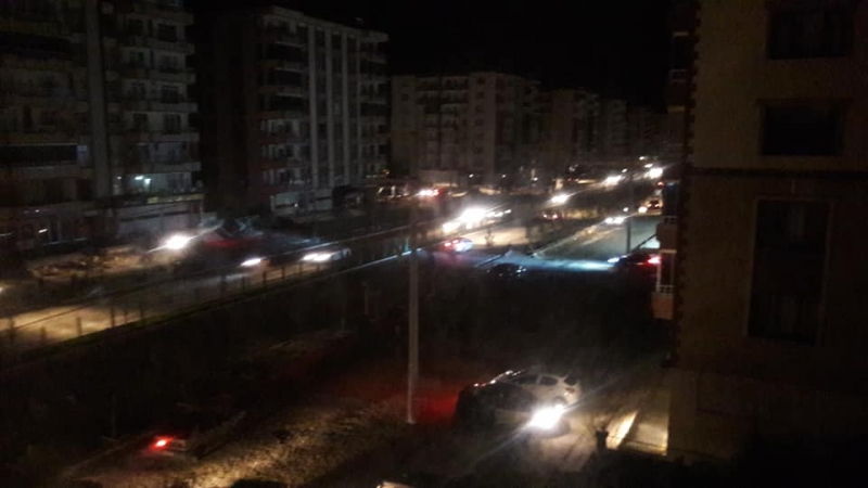 Elazığ’da deprem, Ergani’de halk sokağa çıktı 