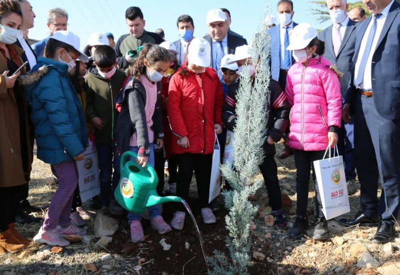 Ergani'de 4 bin fidan toprakla buluşturuldu 