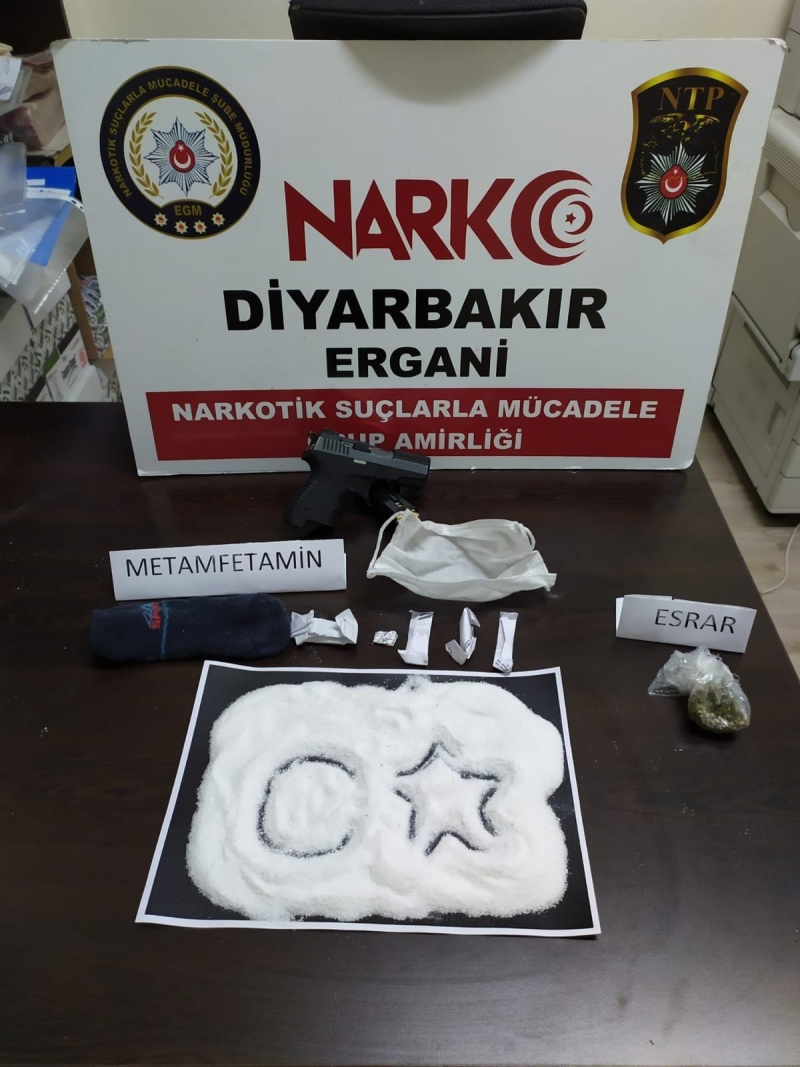 Ergani'de, araçta yakalanan 198 gram metamfetamine 2 tutuklama