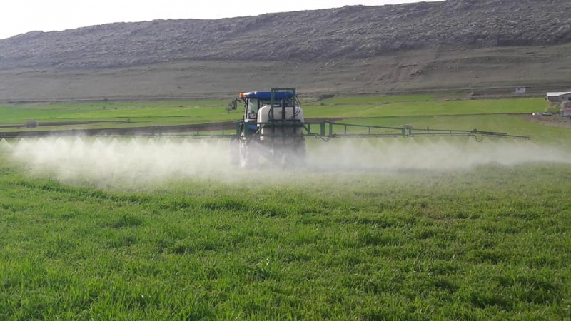 Ergani’de buğday ilaçlama dönemi başladı
