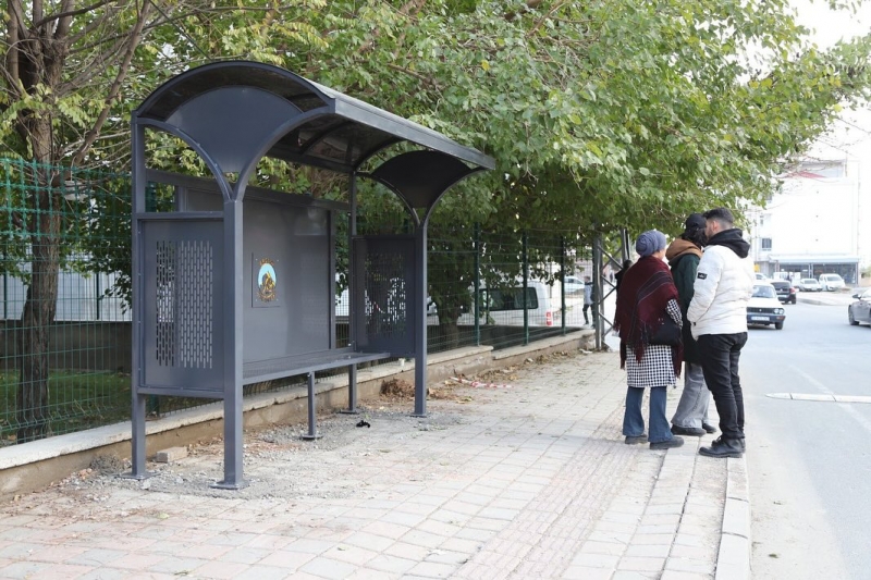 Ergani'de duraklar yenileniyor