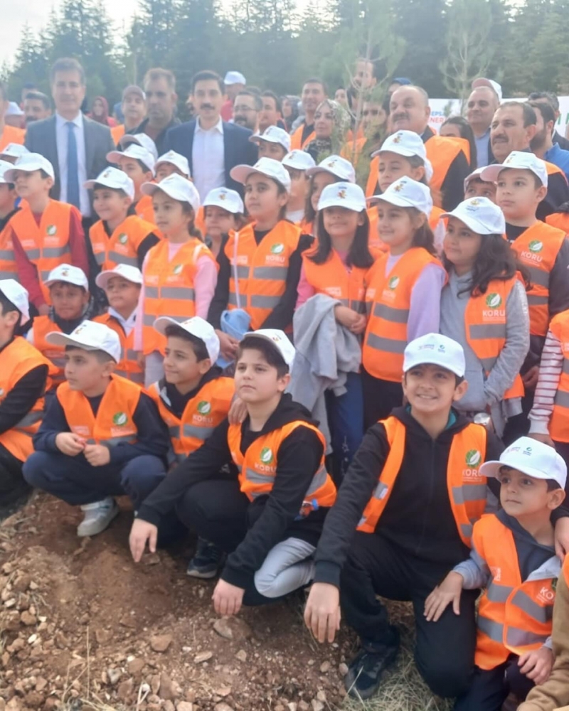 Ergani'de fidanlar toprakla buluşturuldu