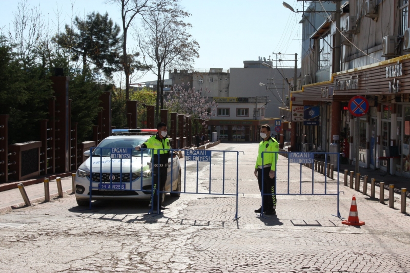 Ergani'de, İki caddenin araç girişine kısıtlama getirildi