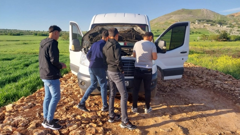 Ergani’de köy yolu bozuldu: Öğrenciler okula gidemiyor!