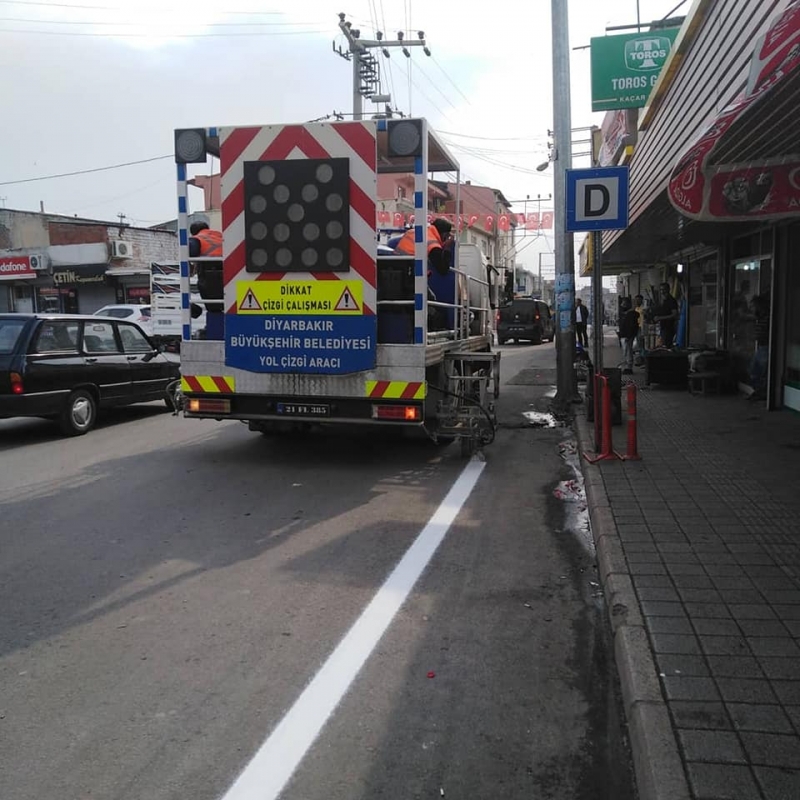 Ergani'de yapımı tamamlanan yollar çiziliyor