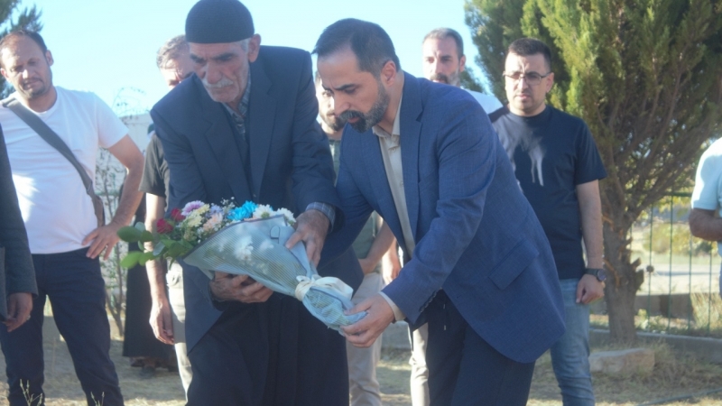 Erganispor başkanı Şehmus Özer’in mezarını ziyaret etti