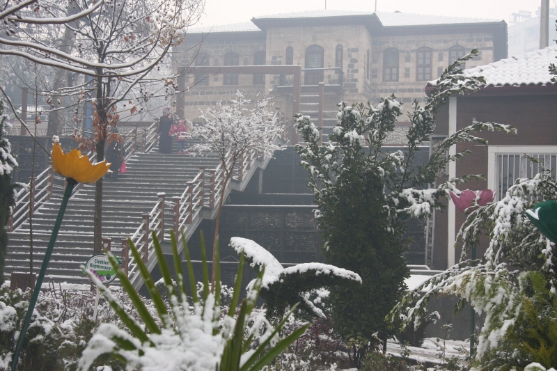 Ergani'ye yılın ilk karı düştü