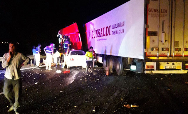 Gaziantep'te zincirleme kaza: Ölü ve yaralılar var