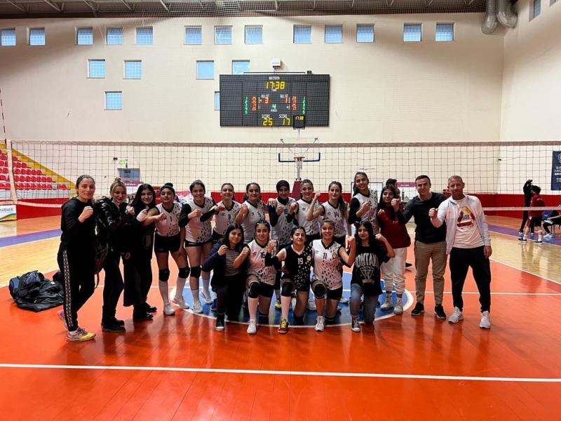 GENÇ  VOLEYBOLCULAR YARI FİNALDE 