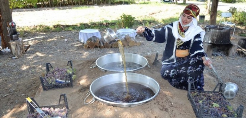 Güvenlik güçleri ve sağlık çalışanlarına 2 ton pekmez desteği