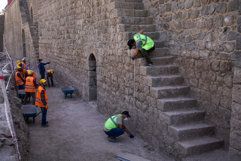 İçkale’deki kazı ve restorasyonlarda 3 burcun kapısı ortaya çıkarıldı 