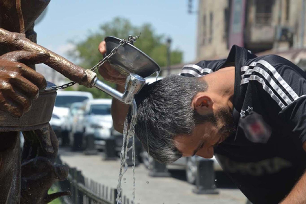 KAVURUCU SICAKLAR BEYİN KANAMASI RİSKİNİ ARTIRIYOR