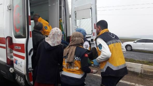 Yolcu minibüsü biçerdövere çarptı: 21 yaralı