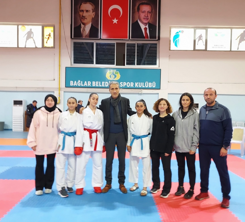 KIZ KARATE TAKIMI 4 ALTIN MADALYA İLE REKOR KIRDI