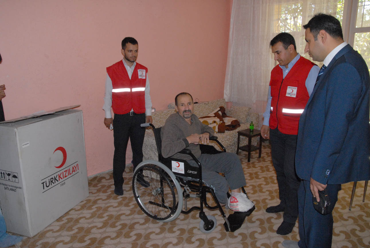 KIZILAY'DAN TEKERLEKLi SANDALYE YARDIMI