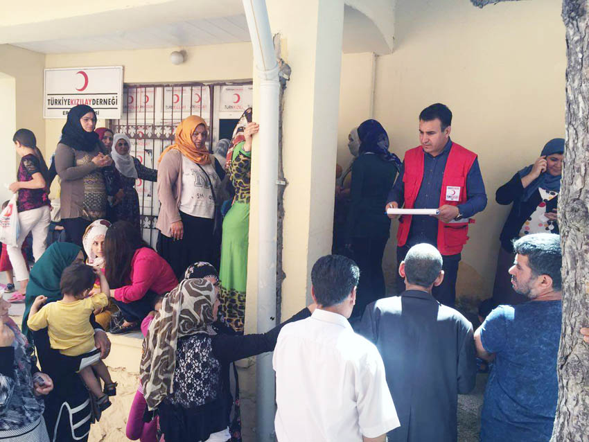 KIZILAY RAMAZAN'DA YOKSULUN UMUDU OLDU