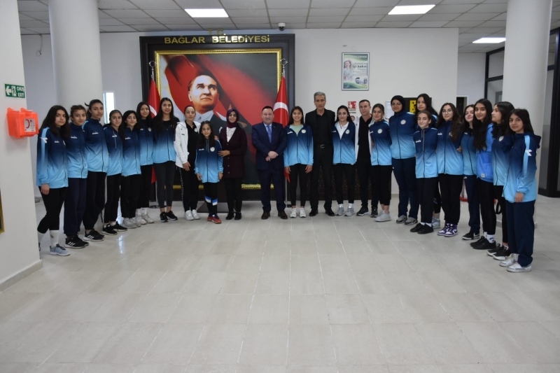 ŞAMPİYON VOLEYBOLCULARDAN BAŞKAN BEYOĞLU’NA TEŞEKKÜR ZİYARETİ  