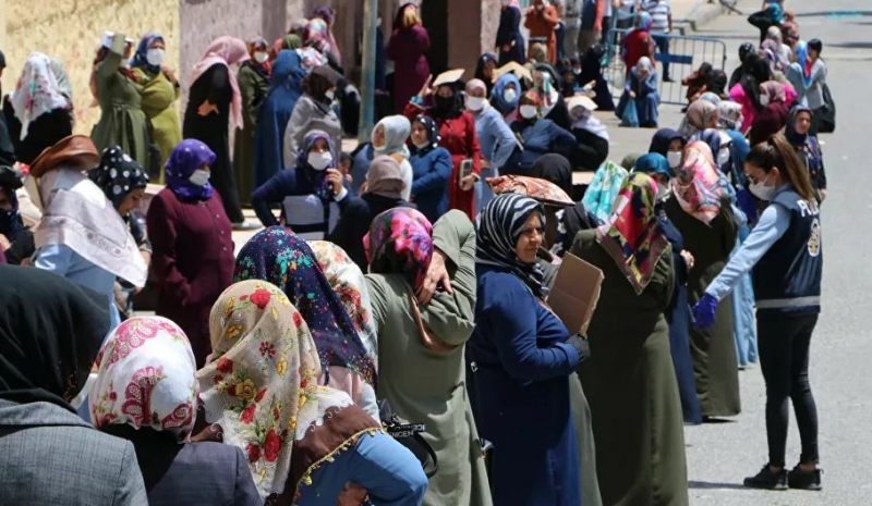 Şanlıurfa Valisi Erin: PTT’deki yoğunluğun önüne geçemiyoruz