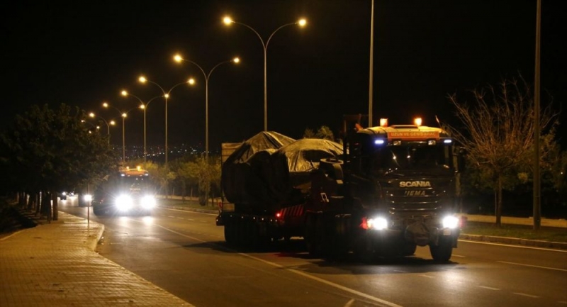 Şanlıurfa'da Suriye sınırına askeri sevkiyat