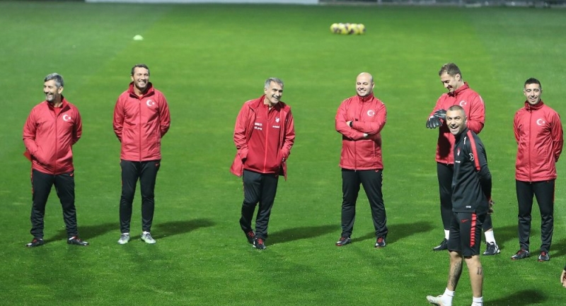 Şenol Güneş: Dokuz doğurduk ama sonunda çocuk oldu