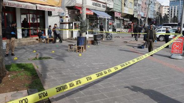 Silahlı kavgayı izleyen taksici, aracıyla kadına çarptı