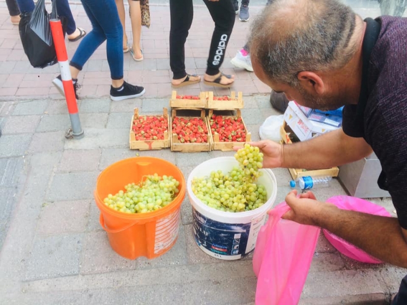 Tahannebi üzümü tezgahlarda