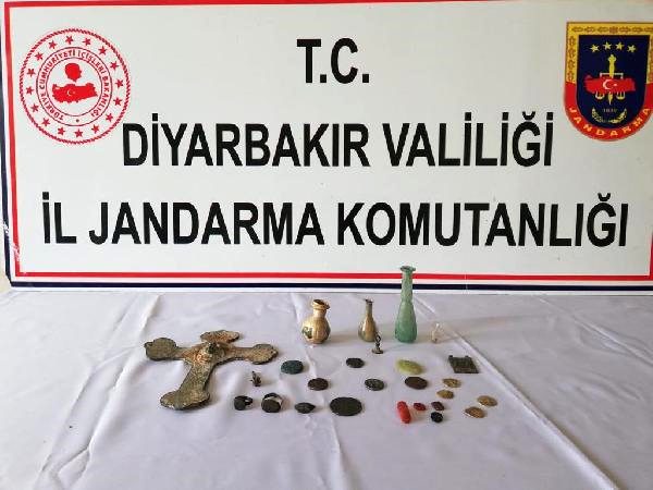 Tarihi eserleri satmaya çalışırken yakalandılar