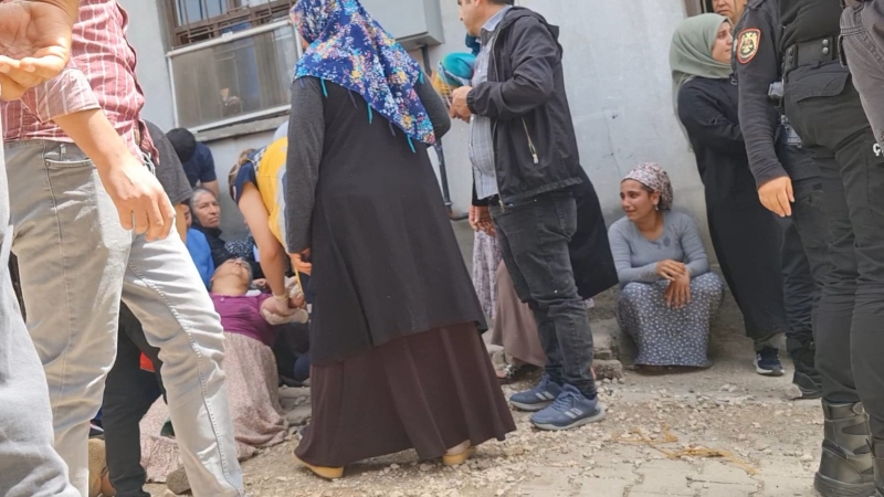 Tartıştığı eşinin boğazını keserek öldürdü