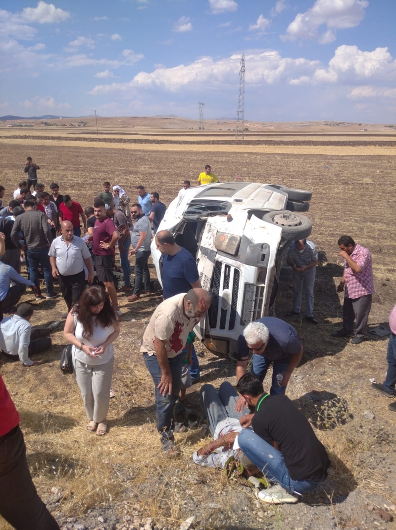 Taziye dönüşü minibüs şarampole yuvarlandı: 1 ölü, 9 yaralı