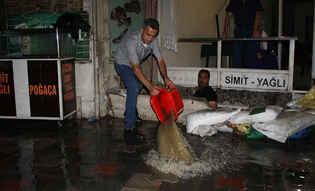 Tokat’ta sağanak hayatı olumsuz etkiledi